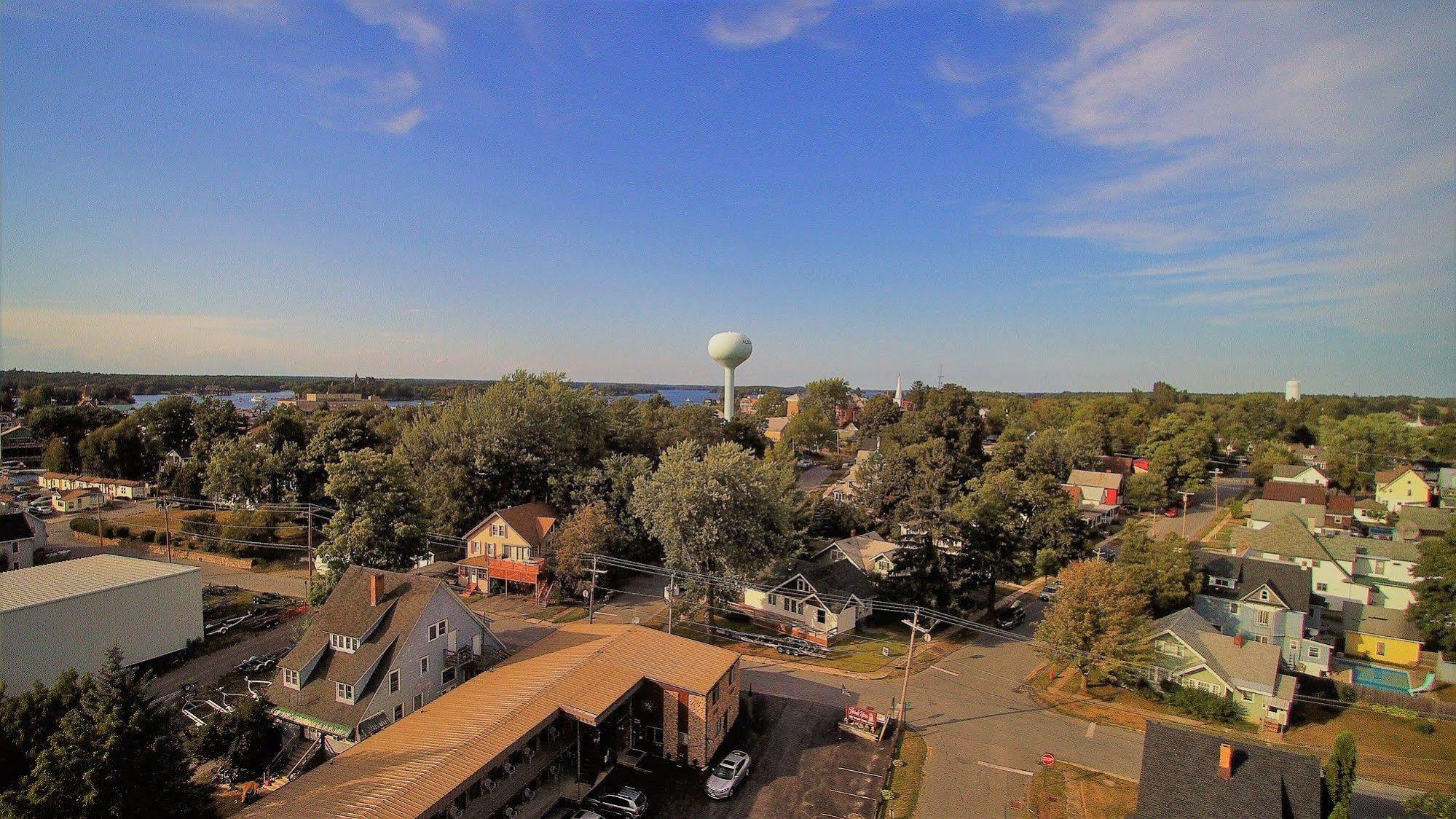 Otter Creek Inn Alexandria Bay Exterior photo